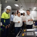 Joaquín Díaz visita el buque de dragado Fernando Magallanes